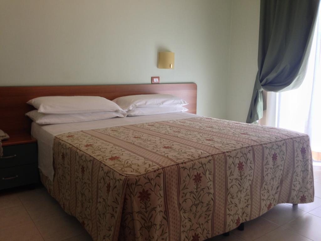 La Perla B&B Hotel Roseto Degli Abruzzi Exterior foto
